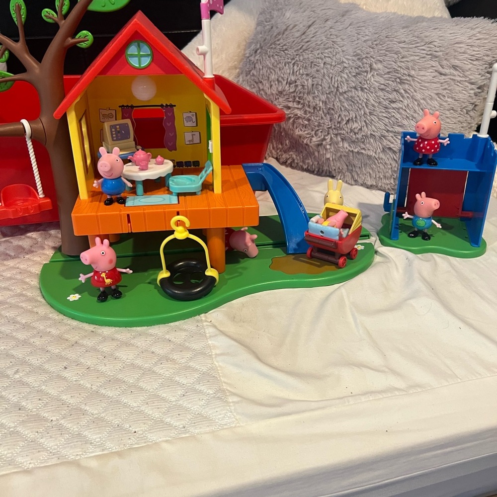 Peppa Pig Treehouse Playset with Blue Slide and Red Roof